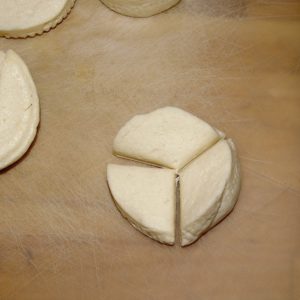 Biscuit cut in 3 Small wedges