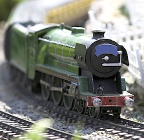 Model Train engine riding on curved rails.
