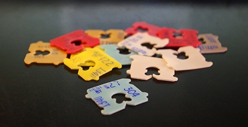 5 Proven Ways to Store & Freeze Fresh Baked or Store Bought Bread 4 Colored Bread Tabs on store bought bread with calendar dates.