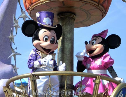 Mickey Mouse and Minnie Mouse on a platform in Walt Disney World - Orlando.